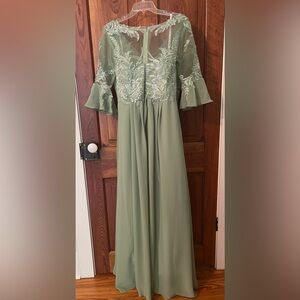 Sage mother of the bride dress chiffon lace size 16 V neck Sage Green